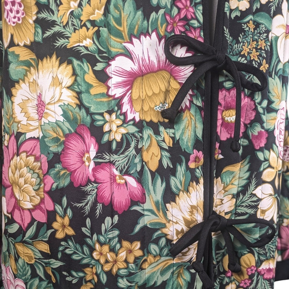 Vintage 1970s Dark Floral Quilted Cottage Coat Tie Front Cotton Jacket - Picture 3 of 7